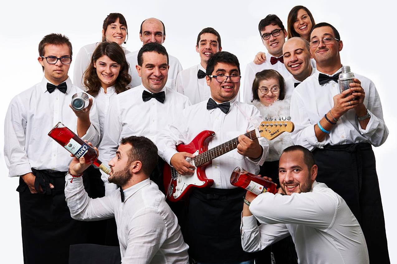 Gruppo stasera serviamo noi
